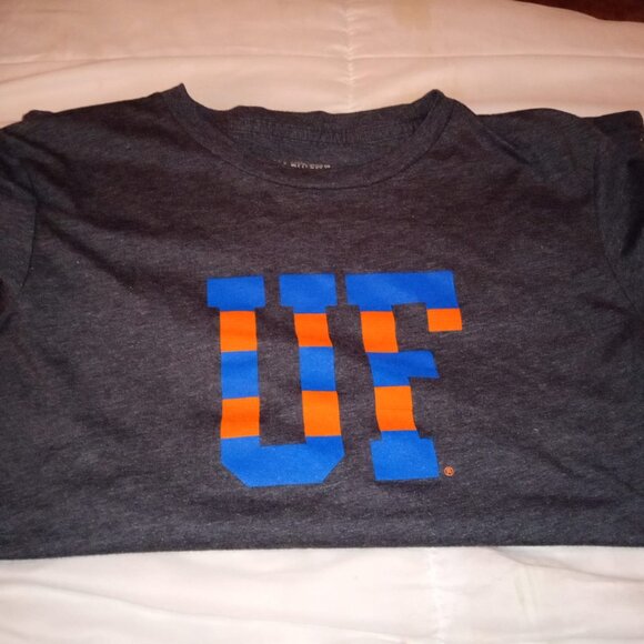 Charcoal Gray Grey UF Woman's Jones and Mitchele short sleeve Tshirt. Large. - Picture 2 of 2